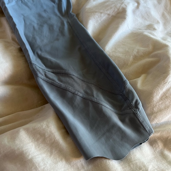 NWOT Lululemon Wunder Under HR Crop 23” Scallop Chambray - Picture 8 of 9